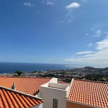 Casa Mollivia - Breath Taking Views Over Funchal (Madeira)