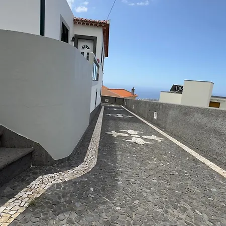 Casa Mollivia - Breath Taking Views Over Funchal (Madeira)