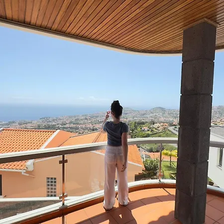 Casa Mollivia - Breath Taking Views Over Funchal (Madeira)