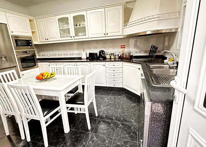 Casa Mollivia - Breath Taking Views Over * 丰沙尔