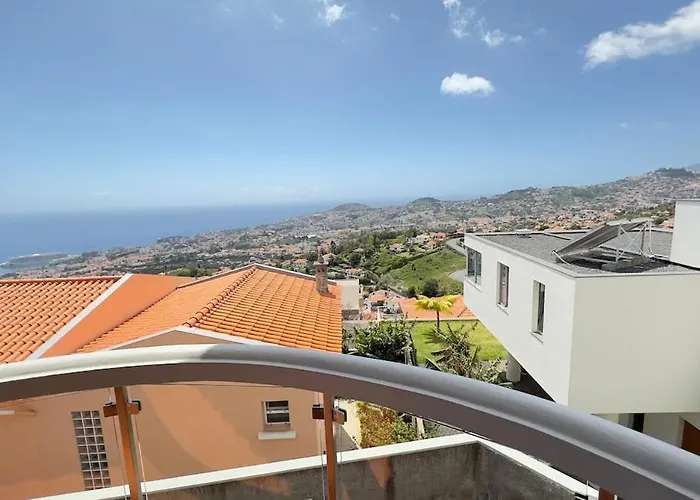 Casa Mollivia - Breath Taking Views Over Funchal (Madeira)