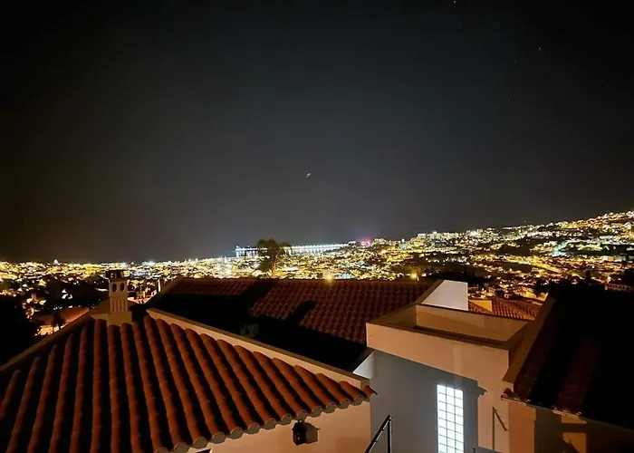 Casa Mollivia - Breath Taking Views Over * Funchal (Madeira)