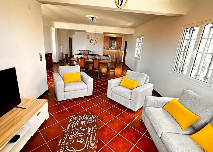 Casa Mollivia - Breath Taking Views Over * Funchal (Madeira)